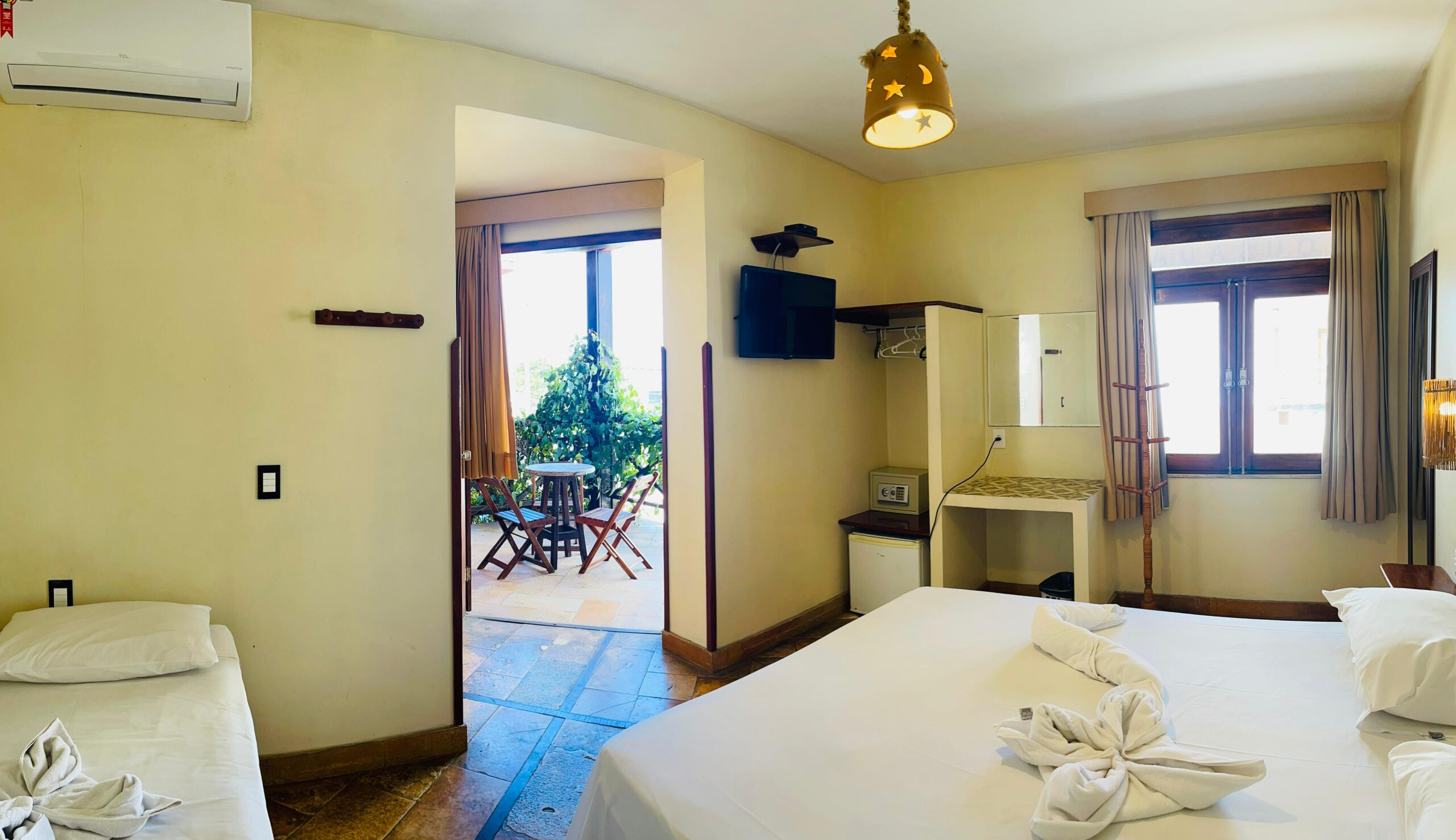 Quarto Triplo com Varanda